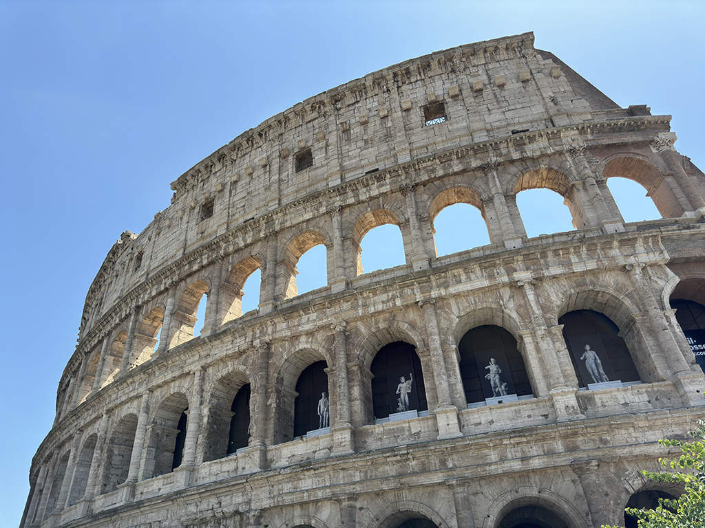 best hotels close to colosseum